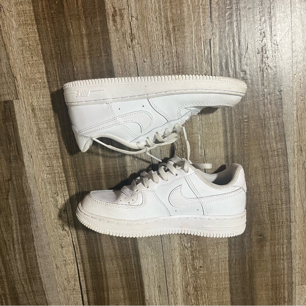Kids Air Force 1s SIZE 13.5Y